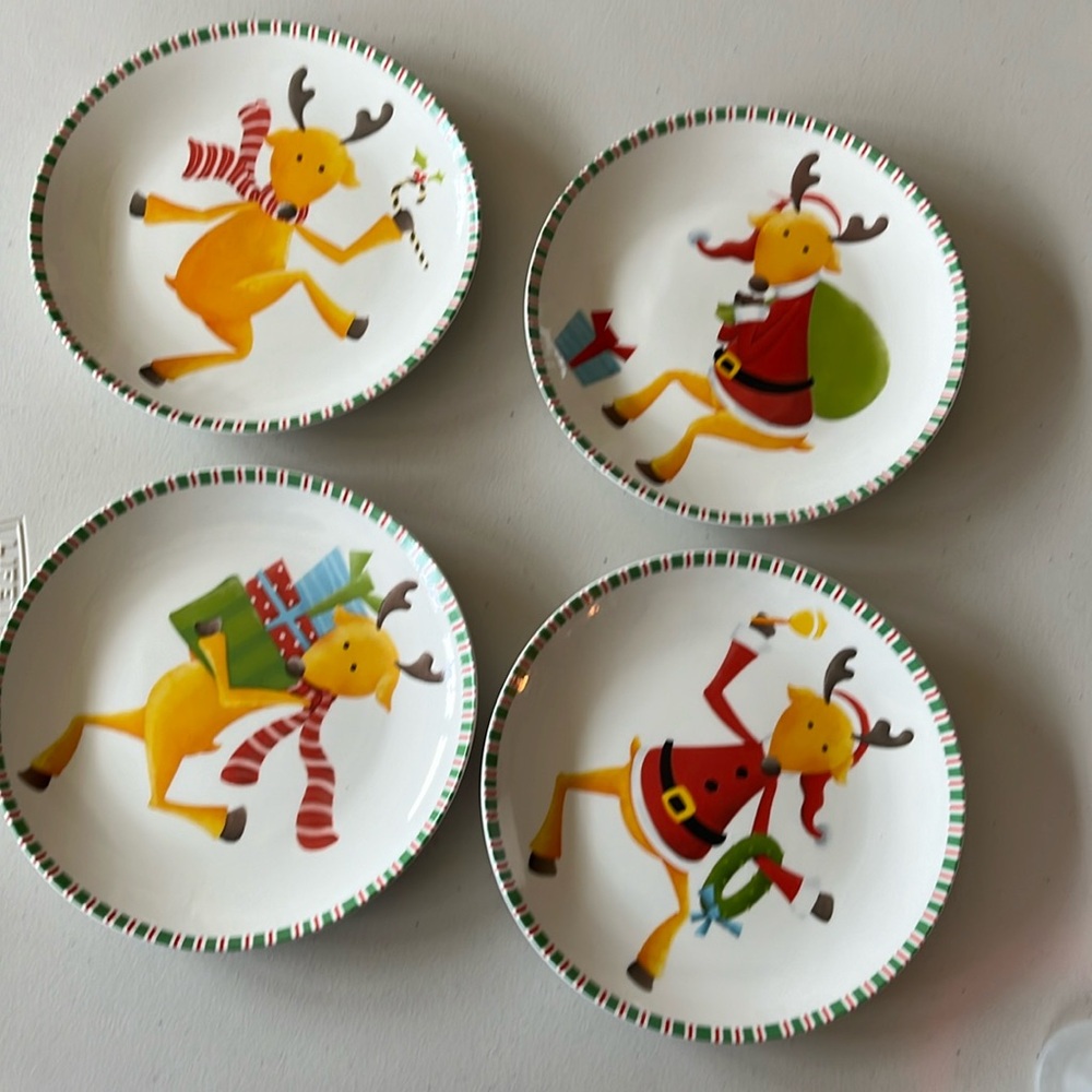 Set of 4 Reindeer small plates in tin container